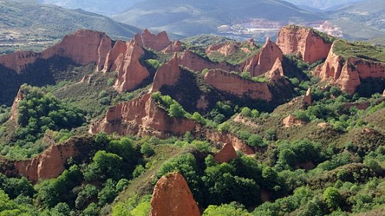 las-medulas-del-bierzo-ruta-guiada-por-la-mina-romana-de-leon.jpg