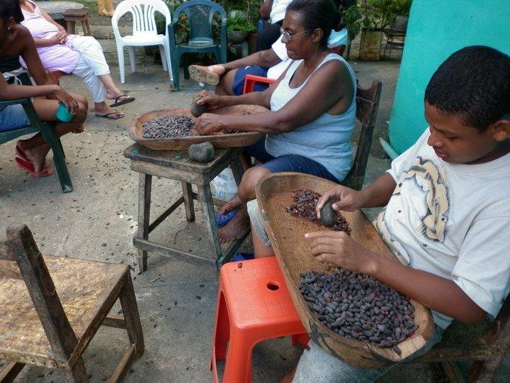 trillando cacao.jpg