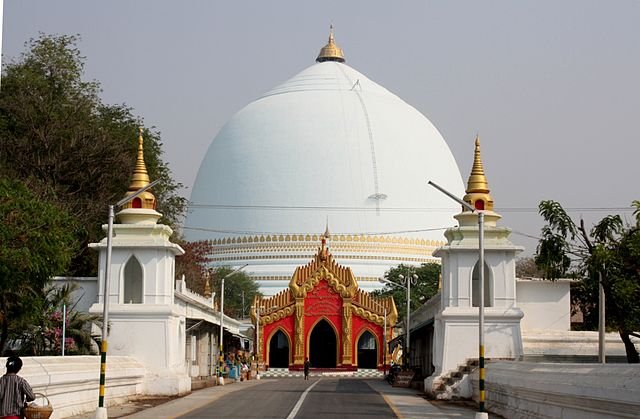 640px-Kaunghmudaw_Pagoda.jpg