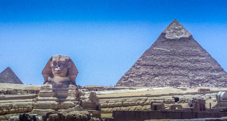 Pyramids_and_Sphinx_01.jpg