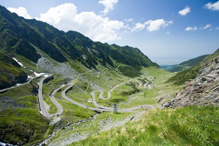 Transfagarasan-Road-in-Fagaras-Mountains-800x533.jpg