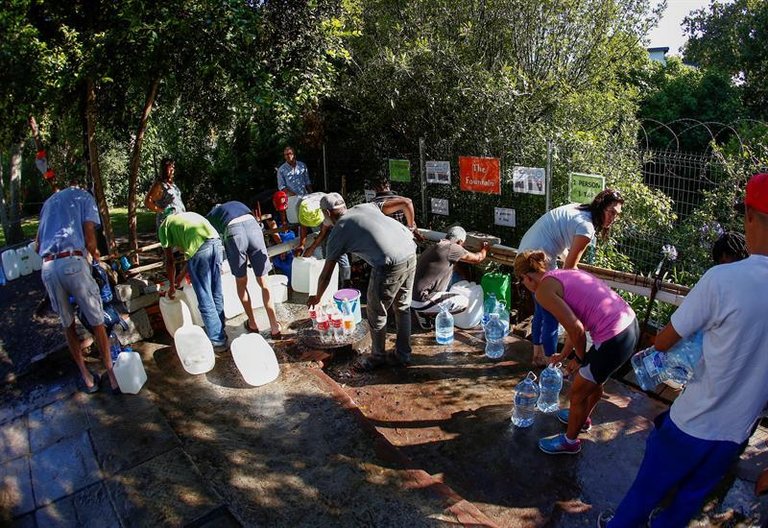 ciudad-del-cabo-pide-reducir-consumo-de-agua-por-grave-sequia-efe.jpg