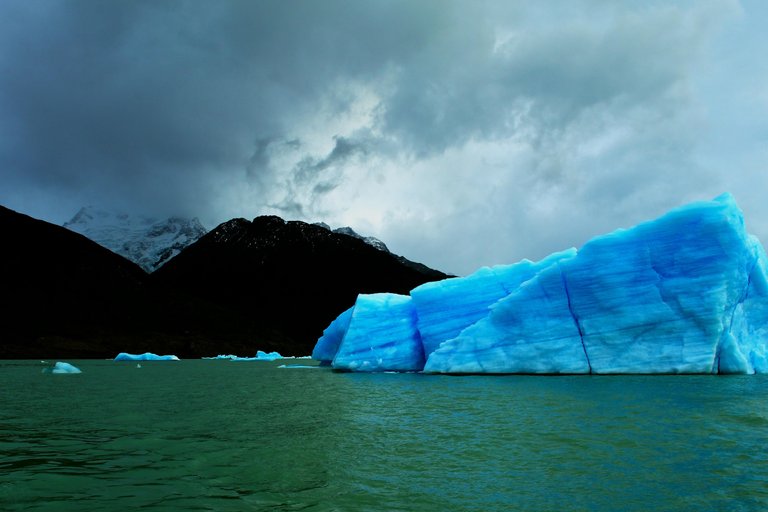 El Calafate Boat 3.jpg