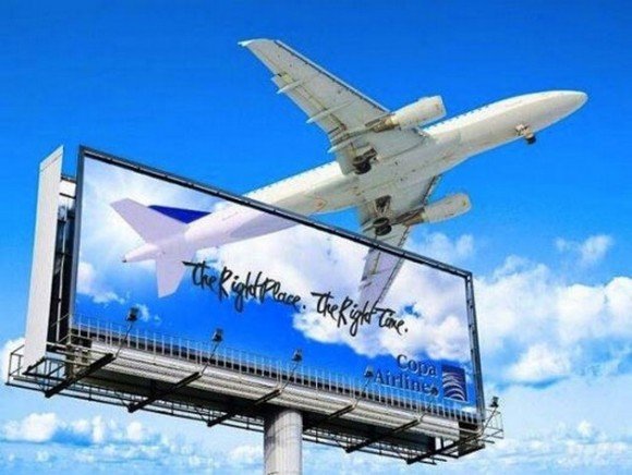 plane-escaping-a-billboard-optical-illusion-picture-580x436.jpg