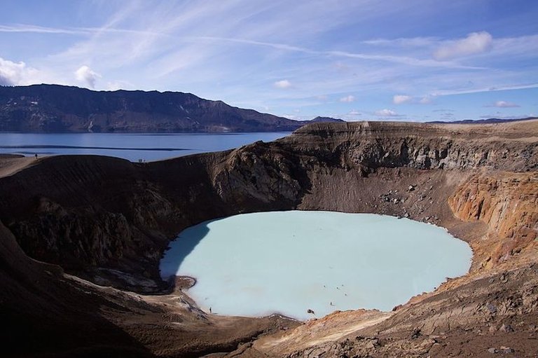 viti_geothermal_crater-lake_at_askja-iceland.jpg