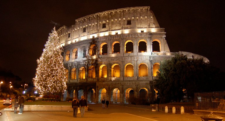 The_Colosseum_during_Christmas-1024x551.jpg