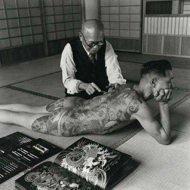 Vintage Photos of Yakuza with Their Tattoos (15).jpg