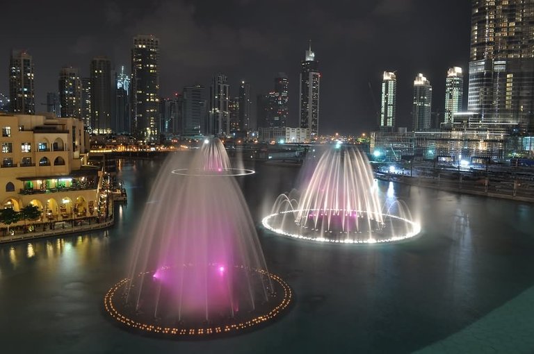 Beautiful-View-Of-Dubai-Fountain-At-Night.jpg
