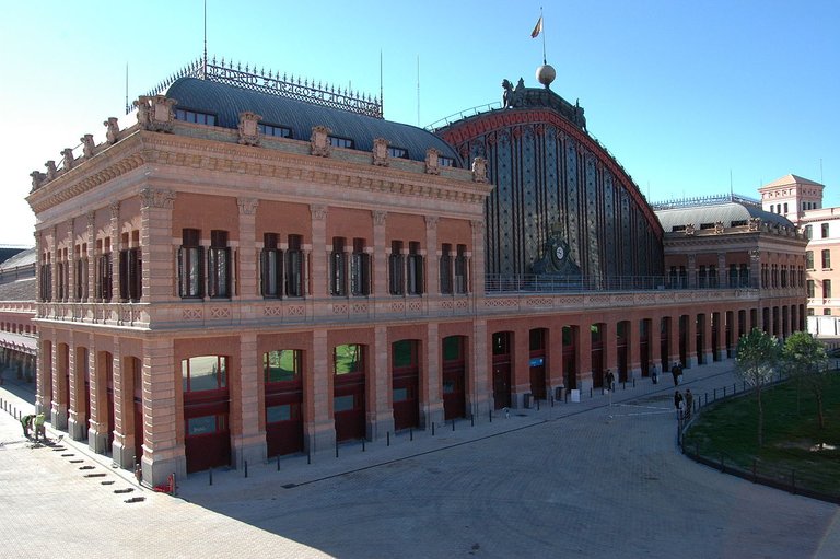 1280px-Estación_de_Atocha_(Madrid)_06.jpg