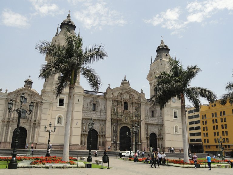 Lima city tour8 (Cathedral de Lima).JPG