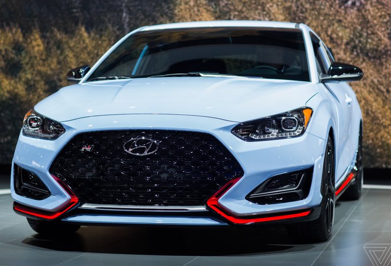 detroit_auto_show_2018_hyundai_veloster_8526.jpg