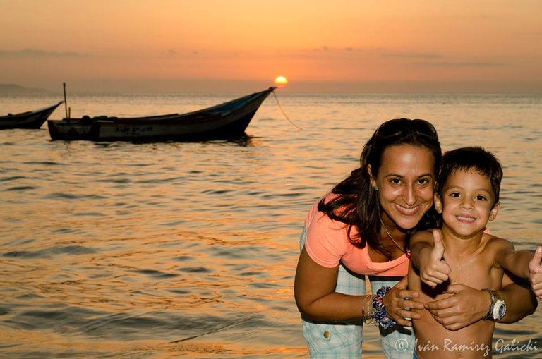 Eros y yo en el atardecer en Juan Griego.jpg