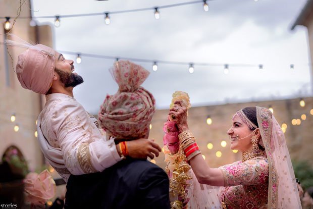 Anushka-Sharma-and-Virat-Kohli-look-royal-in-their-traditional-outfits-in-the-first-photos-from-their-wedding-in-Italy-02.jpg