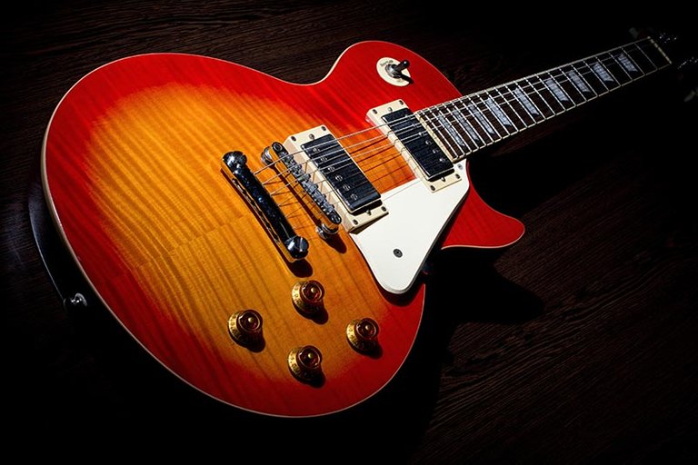 Gibson-Les-Paul-.jpg