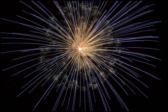 fireworks-102971__480.jpg