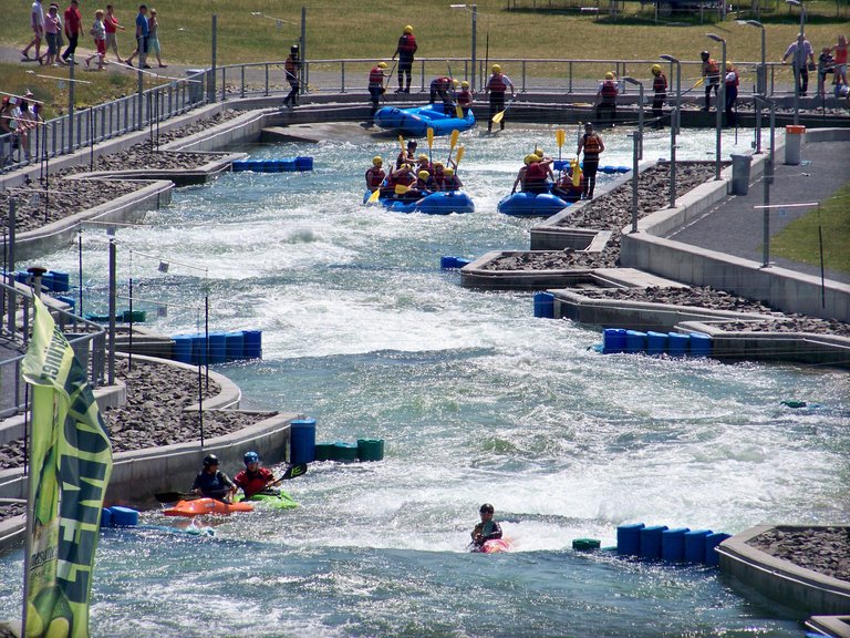 Markkleeberger_See_Wildwasseranlage2.jpg