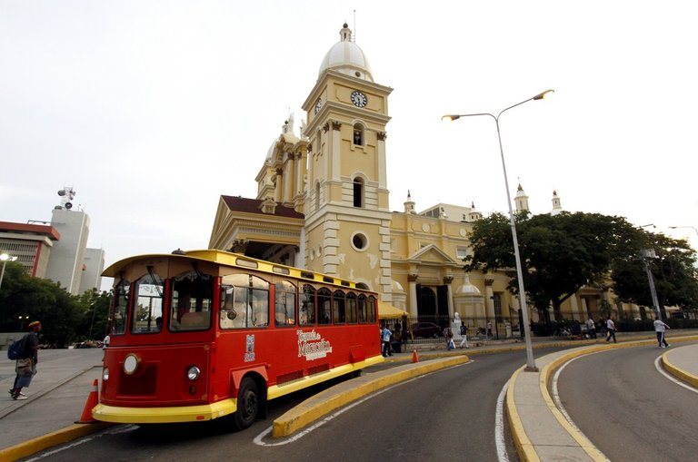 Tranvía-en-Basílica.jpg