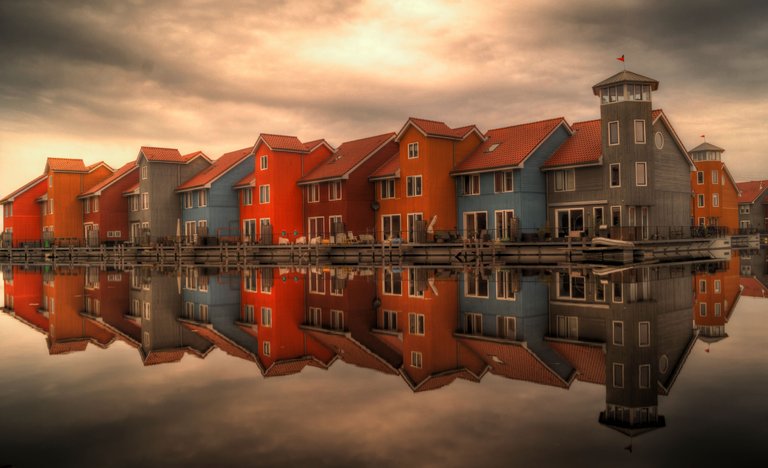 sea-houses-cloudy-buildings.jpg