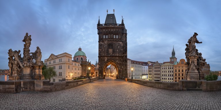 Panorama-of-Charles-Bridge-in-the-Morning-Prague-Czech-Republic.jpg