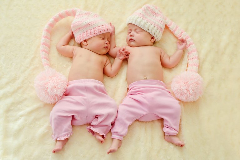 Infants_Two_Sleep_Winter_445334.jpg