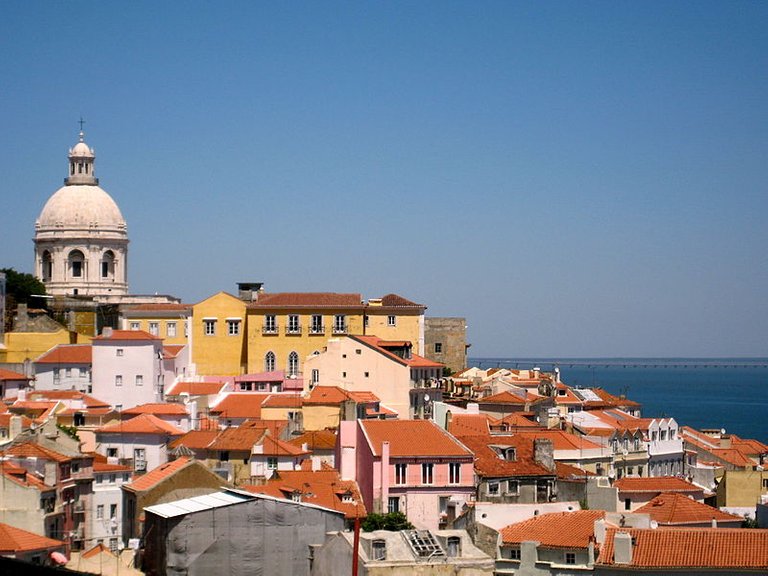 Alfama_lisboa.jpg