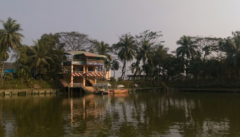 Inside Mohera Jomidar Bari (Tangail).png