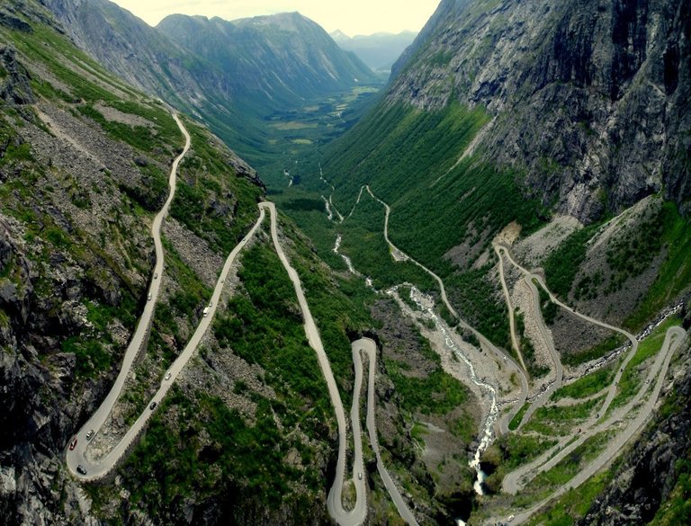 Halsema Highway, Philippines.jpg