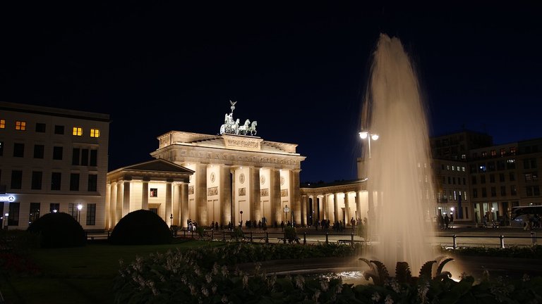 brandenburg-gate-2447149_1280.jpg