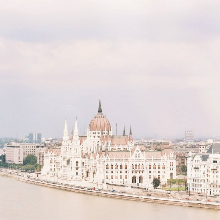 Overview of the parlement.jpg