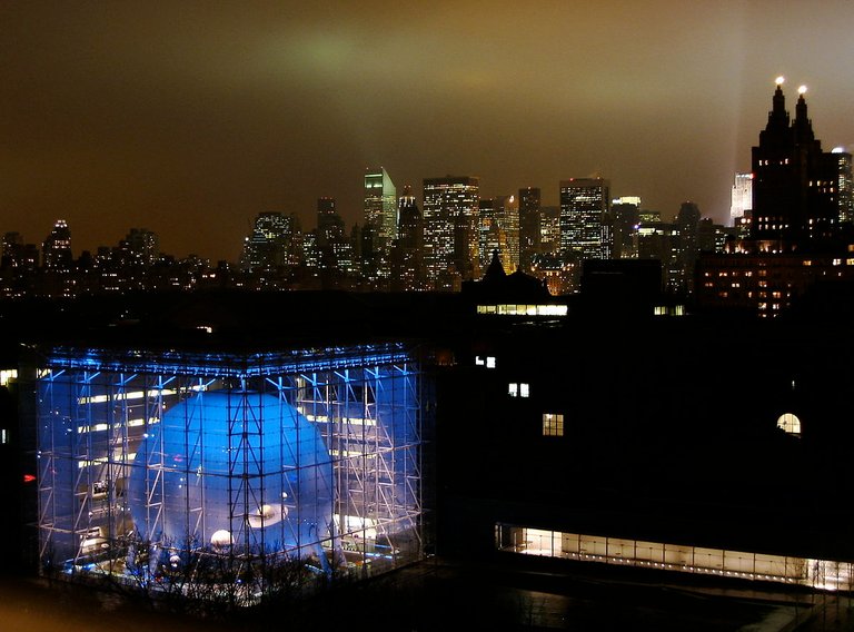 1200px-Hayden_planetarium_at_night.jpg