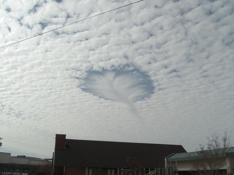 Fallstreak Hole over Oklahoma City, January 2010.jpg