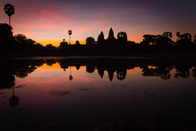 Angkor wat sunrise 32.jpg