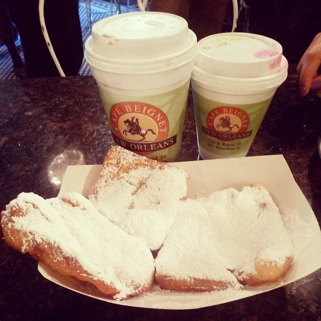 cafe-du-monde-beignets-new-orleans.jpg