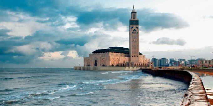 hurtigruten.com-2500x1250_casablanca_mosque-701x351-680x340.jpg