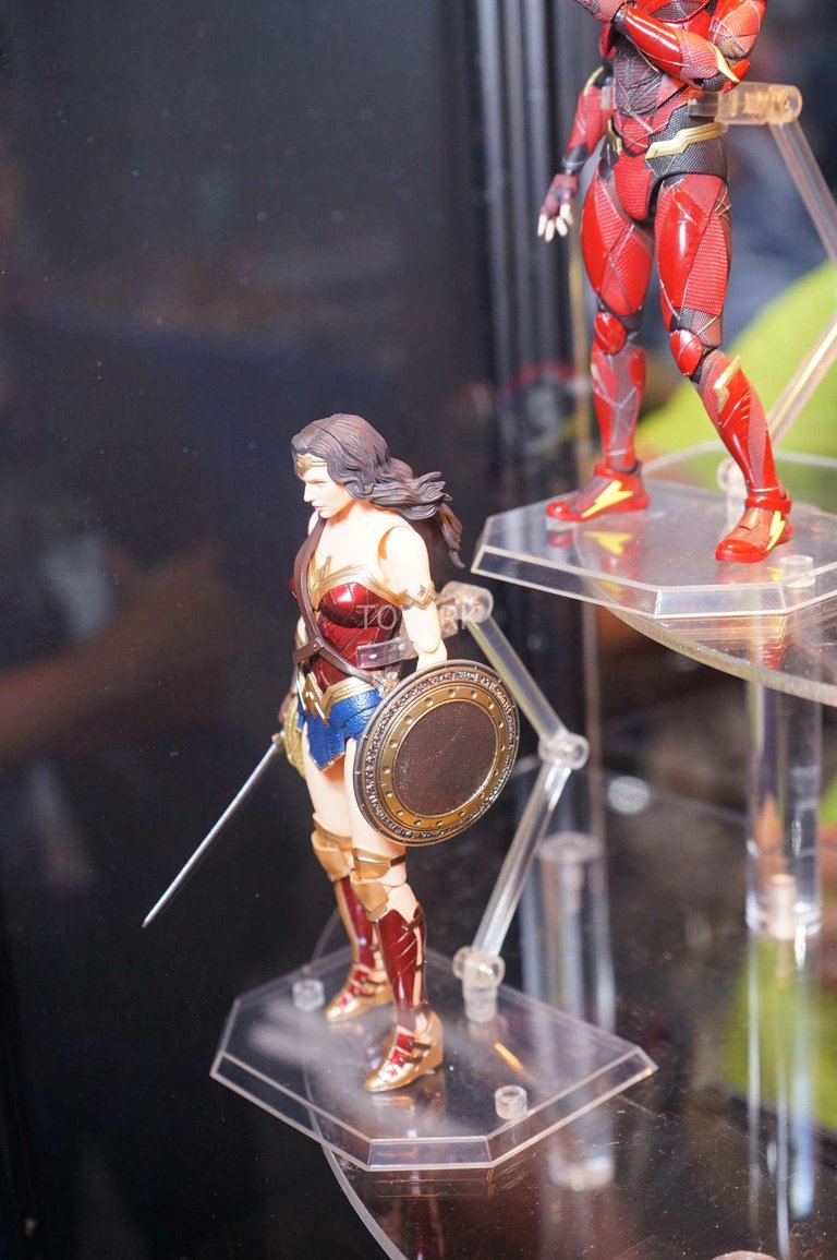 SDCC-2017-MAFEX-DC-006.jpg