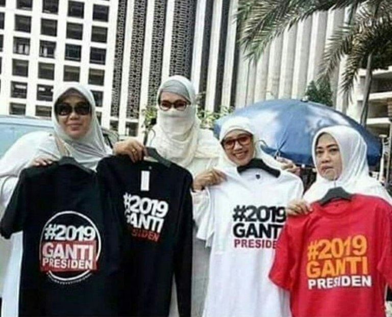 kaos-ganti-presiden.jpg