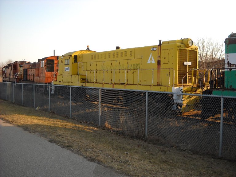 train pix 3-17-12 004.jpg