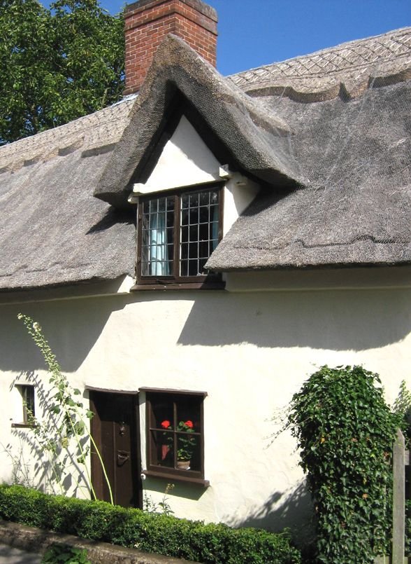 Thatched Cottage Flatford 150809.jpg