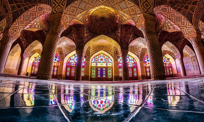 1024px-Nasir_al-_mulk_mosque_Shiraz-680x406.jpg