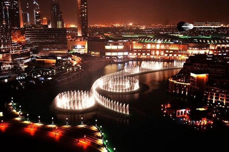 Beautiful-Night-View-Of-Dubai-Fountains.jpg