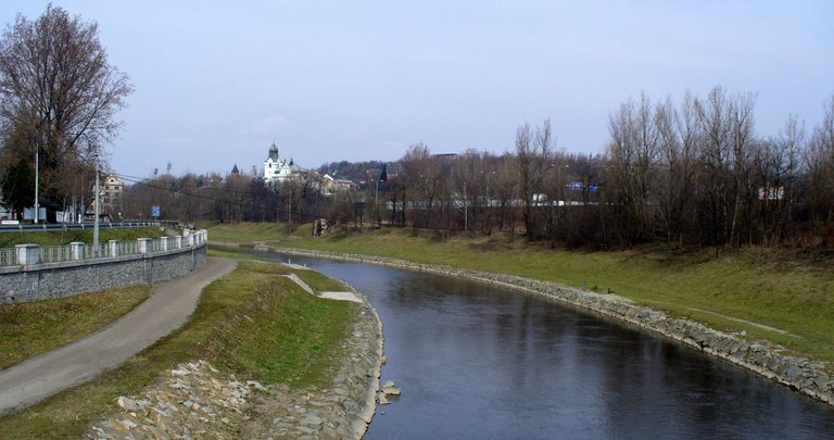 Ostravica_river_in_Ostrava.jpg