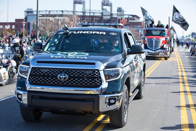 toyota-tundra-eagles-parade-1.jpg