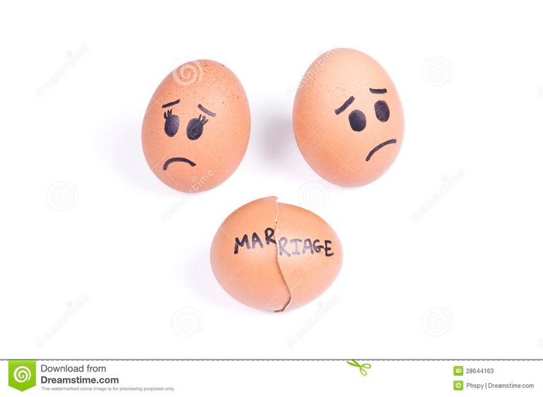 broken-marriage-concept-28644163.jpg