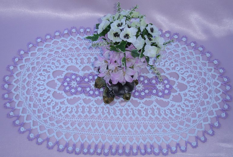 Hairpin Lace oval doily.JPG