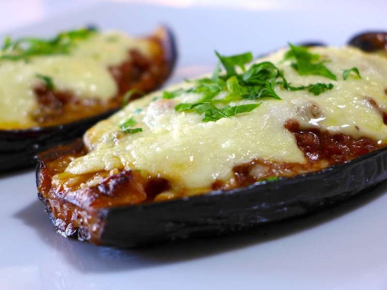 Greek-stuffed-Eggplant-recipe-Melitzanes-Papoutsakia-800x600.jpg