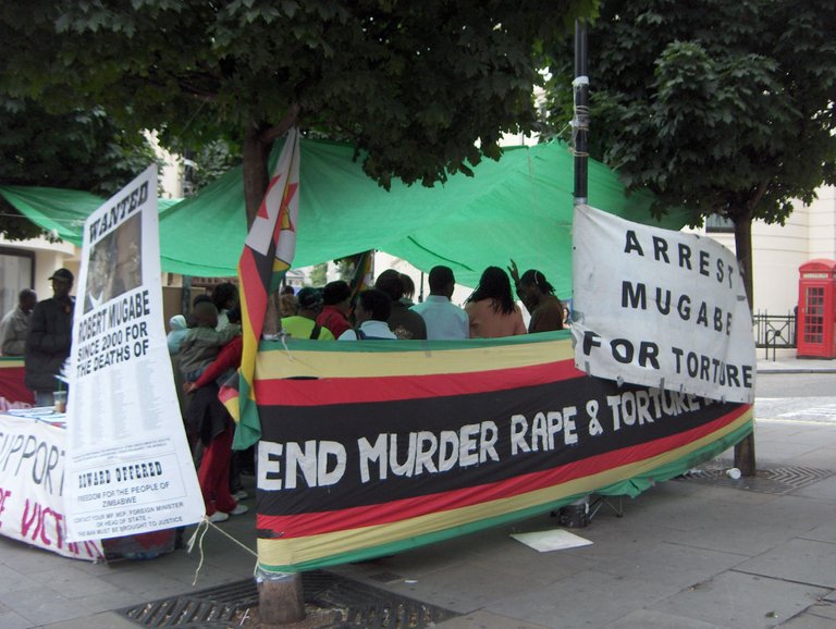 Demonstration_against_Mugabe.JPG