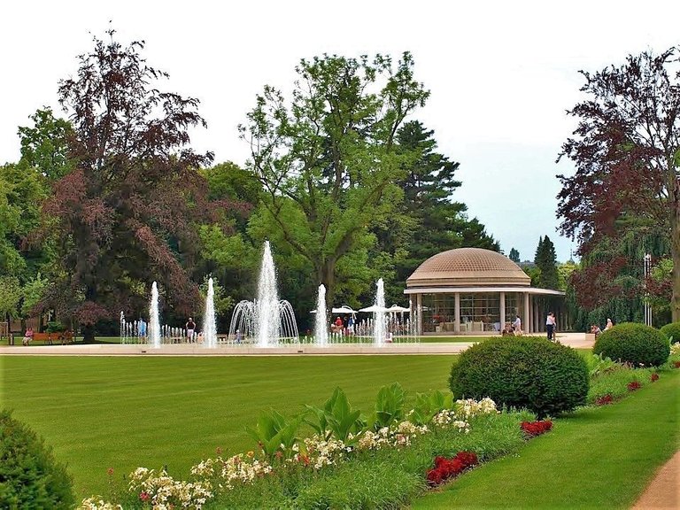 Poděbrady_park_kolonáda.JPG