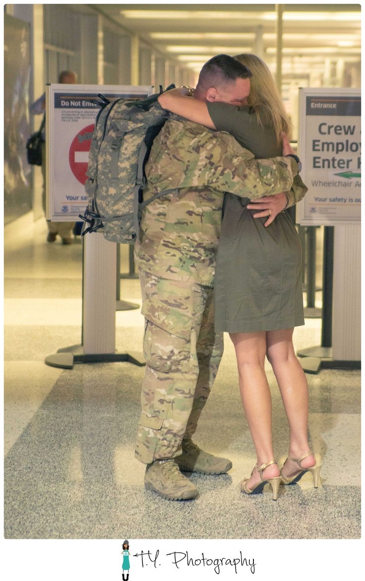 0da978a3398105b642ec6615b1c8563b--military-couples-military-homecoming.jpg