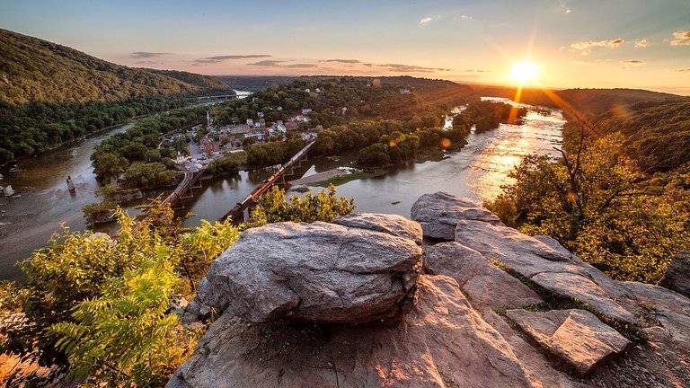 View_from_Maryland_Heights_Overlook,_July_4,_2014_(19757440341).jpg