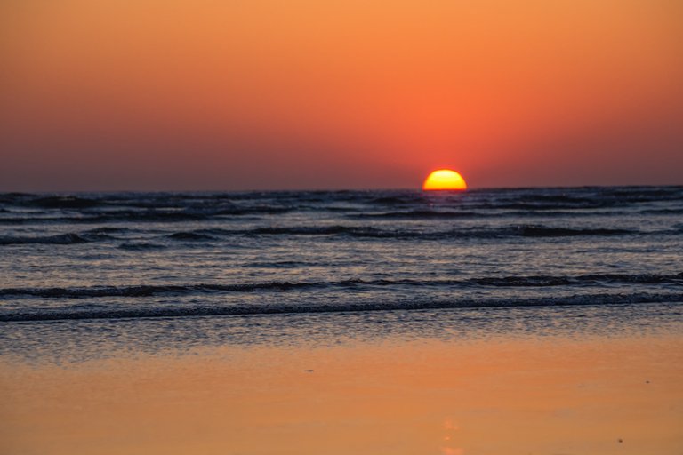 Cefn Sidan Sunset Pembrey 2018 - Steve J Huggett.jpg